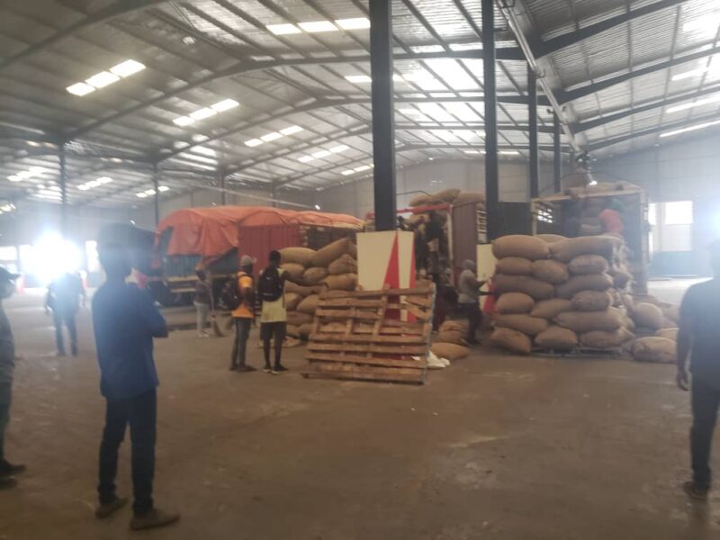 ENTREPOT AVENDRE YOUPOUGNON ZONE INDUSTRIELLE