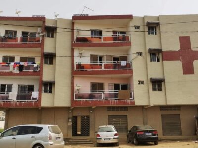 RIVIERA PALMERAIE A VENDRE 1 IMMEUBLE R+3 DE 15 APPARTEMENTS ET 8 MAGASINS