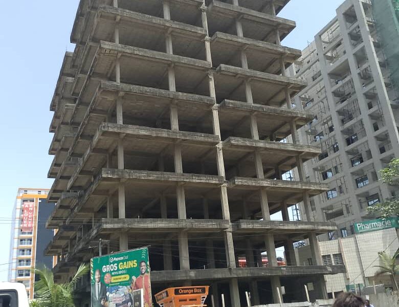 IMMEUBLE EN CONSTRUCTION EN VENTE EN ZONE 4 EN FACE D'AMORE